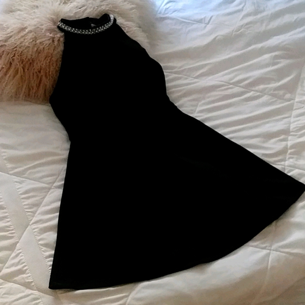 Sleeveless black dress